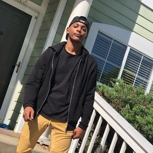 Meet your Posher, Dangelo